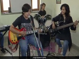 अनोखा है उत्तराखंड का Womenia बैंड, महिलाओं के हक के लिए इस तरह कर रहा है काम अनोखा है उत्तराखंड का Womenia बैंड, महिलाओं के हक के लिए इस तरह कर रहा है काम