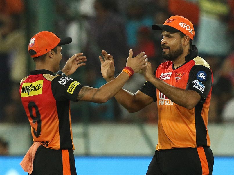 Watch: Fans In Disbelief As Yusuf Pathans One-Handed Stunner Sends Virat Kohli Packing Watch: Fans In Disbelief As Yusuf Pathans One-Handed Stunner Sends Virat Kohli Packing