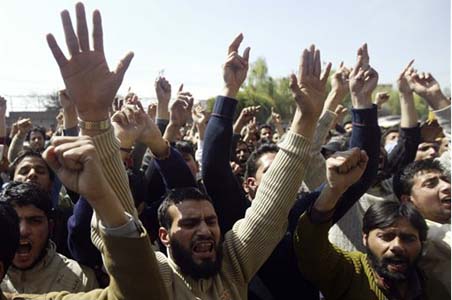 Hurriyat, terror groups at daggers drawn on poll boycott
