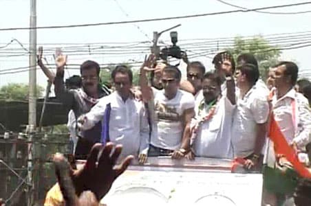 Salman campaigns for Congress, BJP and NCP