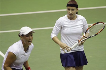 United States, Italy reach Fed Cup final
