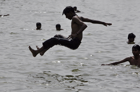 Delhi sweats at 43.5 C; record in 50 years