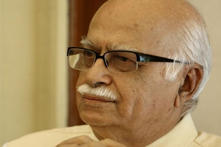 Shoe thrown at Advani by party worker