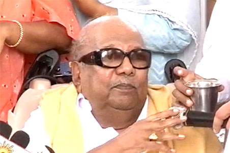 Karunanidhi resorts to 'fast'-track politics