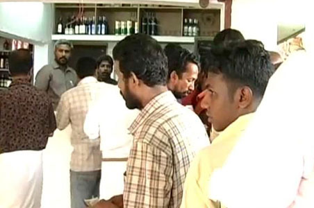 Kerala witnesses booze rush on last day of campaigning Kerala witnesses booze rush on last day of campaigning