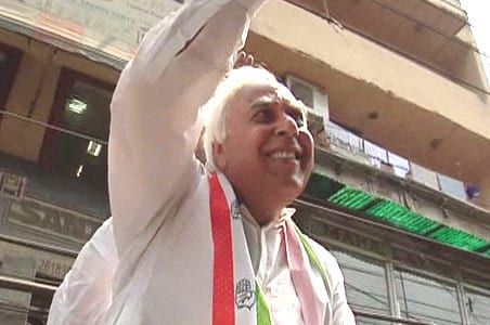 Sibal, Gupta battle it out for Old Delhi seat
