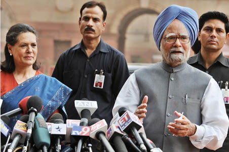 Manmohan begins historic 2nd term as PM