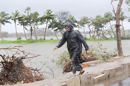 Cyclone Aila weakens, 23 killed
