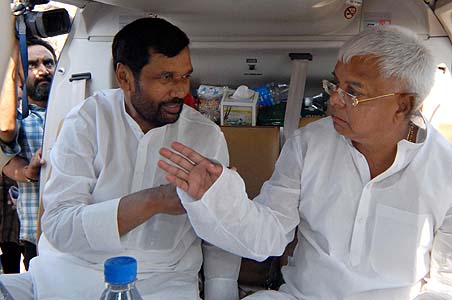 LJP-RJD-SP troika intact: Paswan