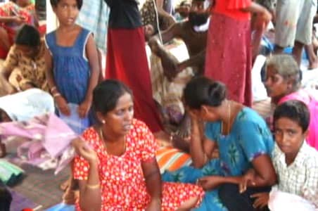 Lanka: 3000 civilians flee LTTE zone
