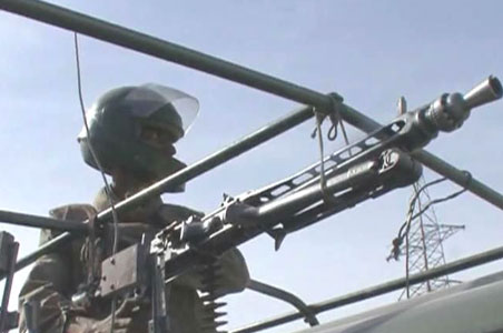 Pakistani troops in street battle with insurgents