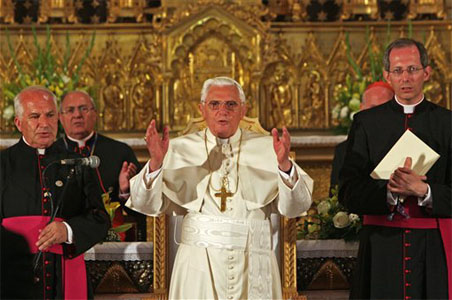 Benedict first Pope to visit Al Aqsa