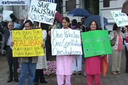 Expat Pakistanis protest Taliban insurgency