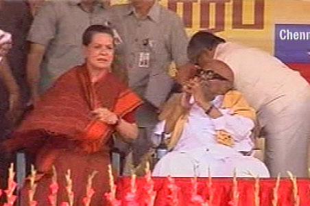 Karuna meets Sonia over govt formation