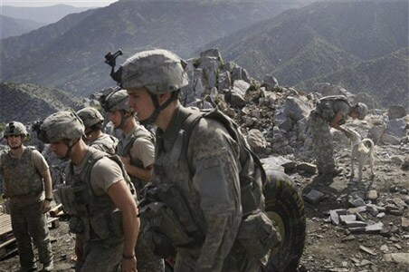 Suicide attack at US base in Afghanistan, 7 killed