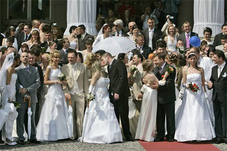 Free wedding for recession-hit couples