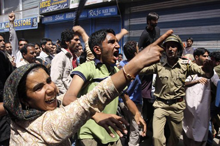 Protests, curfew continue in Srinagar