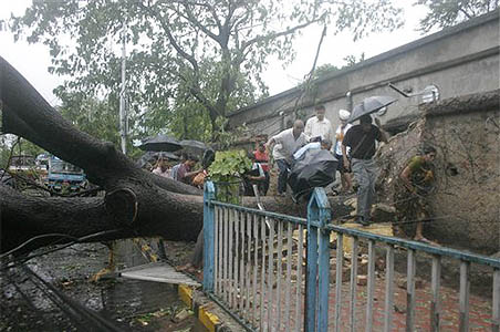 Kolkata pitches in to help Aila victims