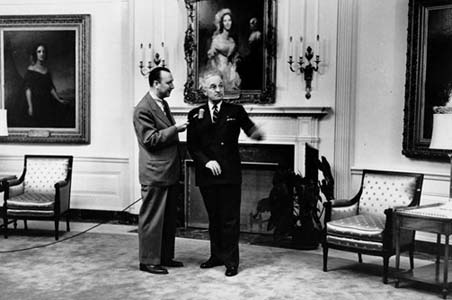 Legendary broadcast journalist Walter Cronkite dies at 92