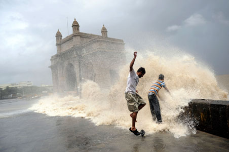 Mumbai: High tide, damp squib