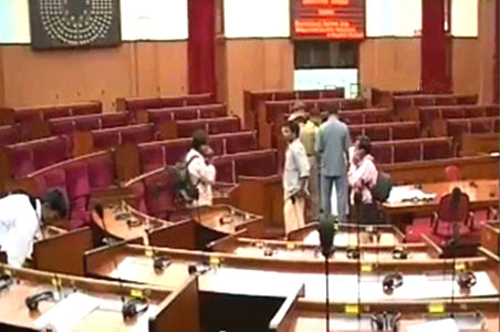 Snake holds up Orissa assembly