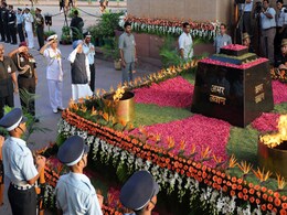 PM pays tribute to Kargil martyrs PM pays tribute to Kargil martyrs