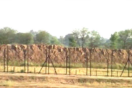 'Pakistan building bunkers on border'