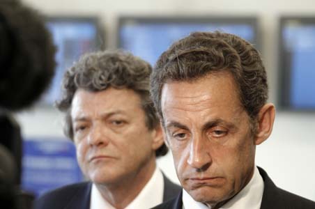 Sarkozy leaves hospital, has no heart problem