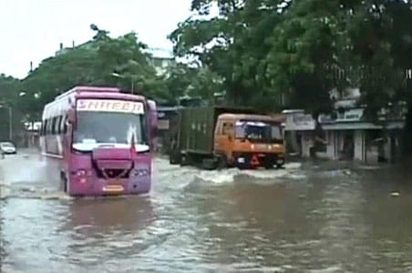 Heavy rain throws life out of gear in Mumbai