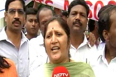 Andhra parents protest hike in school fees