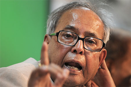 Pranab calls meeting with Deora, Moily on Ambanis' gas tangle