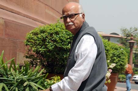 Advani meets RSS chief Mohan Bhagwat