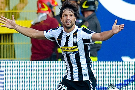 Diego brace gives Juventus win at Roma