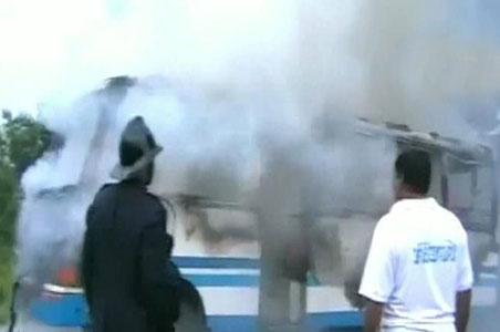 Mumbai: Kids caught in school bus fire