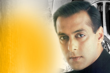 Salman disagrees with Hashmi over flat issue