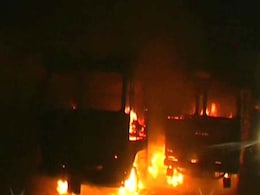 Pune tanker-truck collision: 2 dead, 5 vehicles burnt Pune tanker-truck collision: 2 dead, 5 vehicles burnt