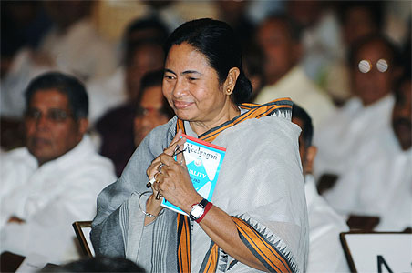 Mamata goes for makeover, woos industrialists