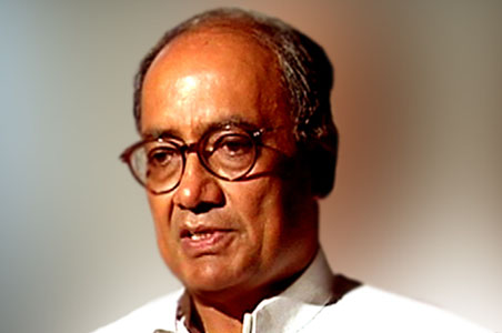 Digvijay hurt in lathicharge; Cong demands judicial probe