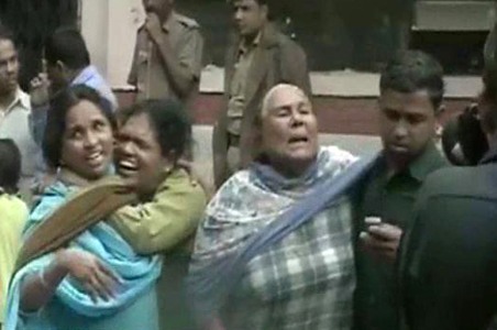 5 girls killed in stampede at Delhi school