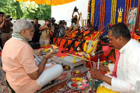 Narendra Modi prays to guns