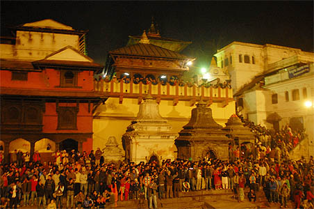 Pashupatinath Temple reopens, Maoists block roads