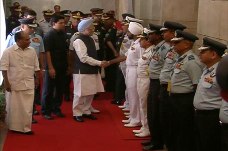 Prime Minister meets chiefs of armed forces