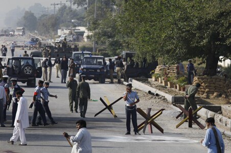Pakistan 3ho Pak: 3 blasts in a day; 25 dead, dozens injured