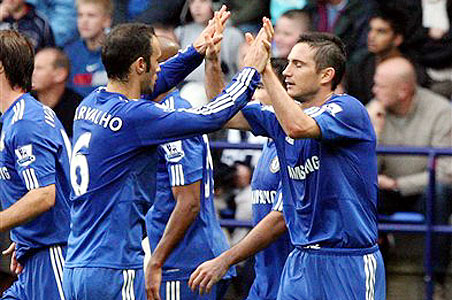 Chelsea beats Bolton 4-0 to stay top in England