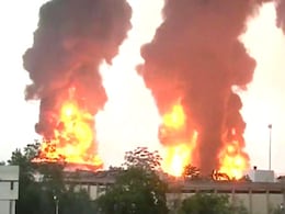 Fire at oil depot in Jaipur; 6 killed, 150 injured Fire at oil depot in Jaipur; 6 killed, 150 injured