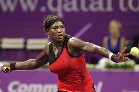 Serena wins, Venus loses at WTA Championships
