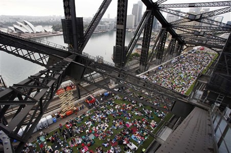 Sydney Harbor Bridge becomes grassy picnic ground