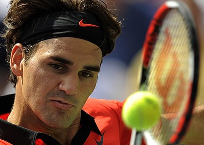 Federer reaches quarterfinals at Swiss Indoors