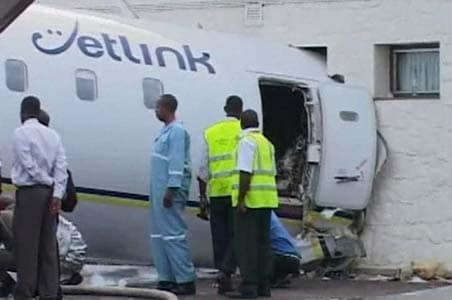 Rwandan plane crashes at airport, 1 killed 