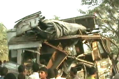Truck hits train in Gonda, 14 killed